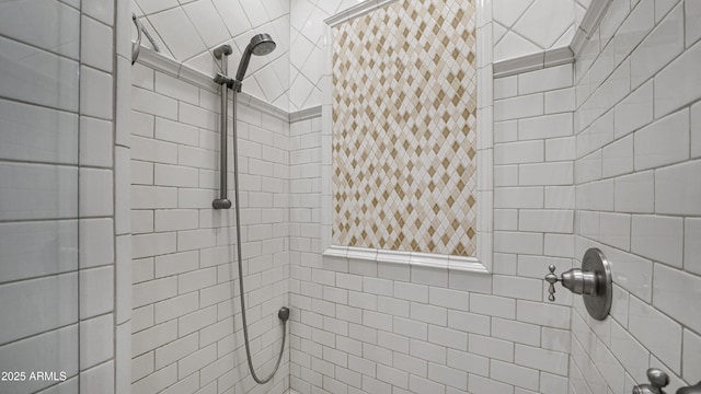 full bathroom featuring tiled shower