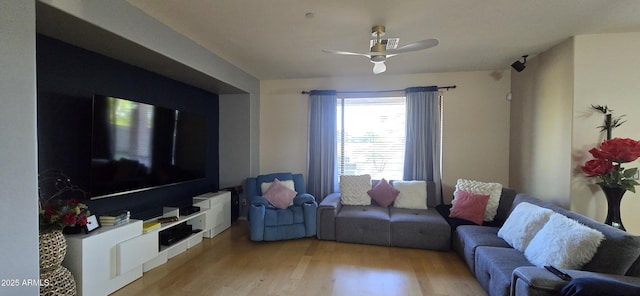 living room featuring light wood-style floors and a ceiling fan