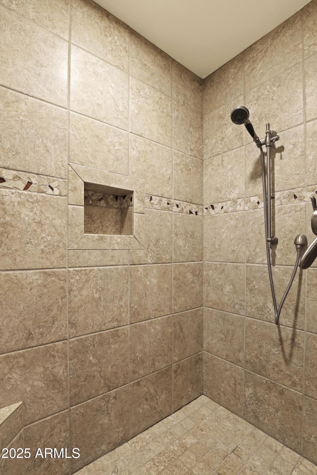 bathroom featuring tiled shower