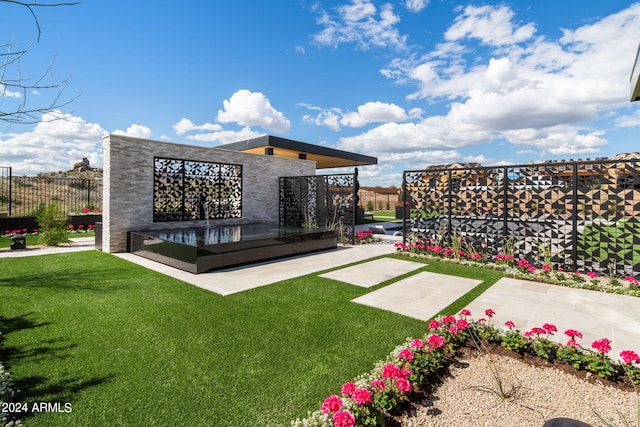 view of yard featuring a patio