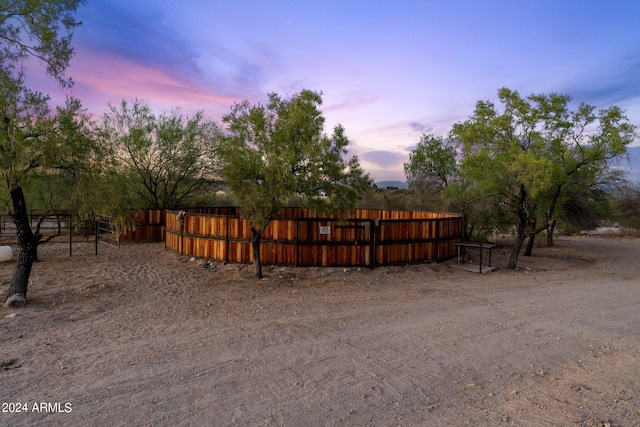 view of yard at dusk