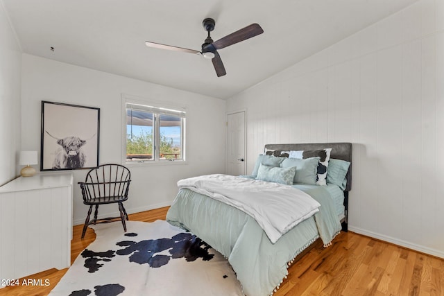 bedroom featuring lofted ceiling, light hardwood / wood-style floors, and ceiling fan