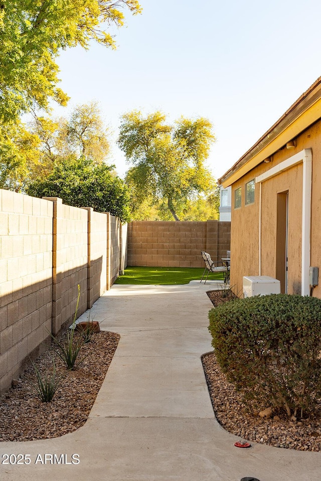 view of yard with a patio