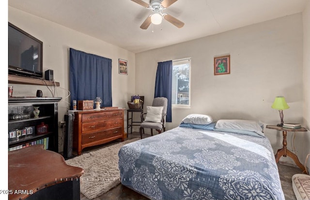 bedroom with ceiling fan