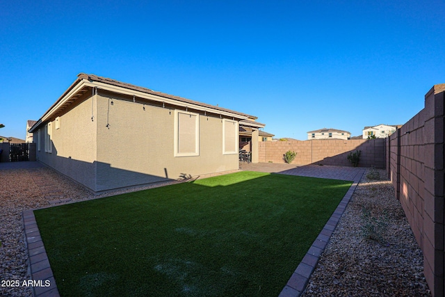 view of yard with a patio