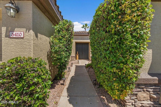 property entrance featuring stucco siding