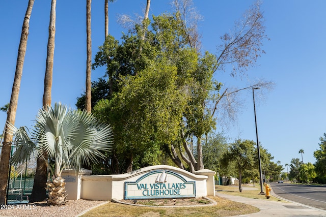 view of community / neighborhood sign