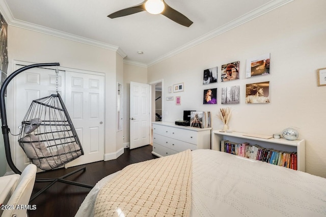 bedroom with dark wood-style floors, a closet, ceiling fan, and ornamental molding