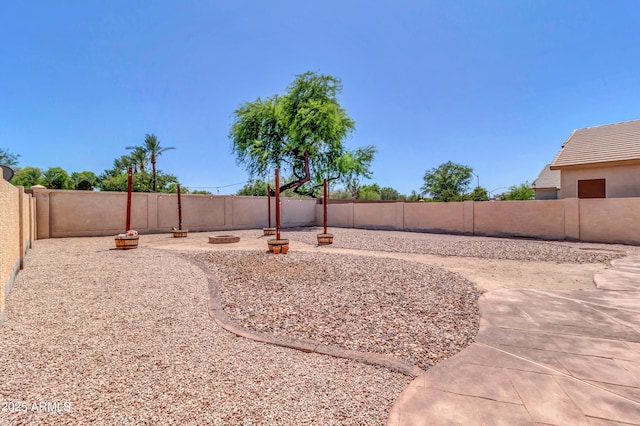 925 W San Marcos Dr, Chandler, AZ 85225 - fenced backyard featuring a fire pit