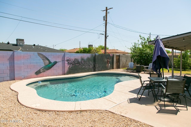 1412 W 7th Pl, Tempe, AZ 85281 - view of swimming pool featuring a fenced backyard and a patio