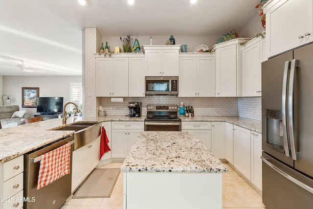 4674 E Alfalfa Dr, Gilbert, AZ 85298 - kitchen featuring stainless steel appliances, tasteful backsplash, a sink, and light tile patterned floors