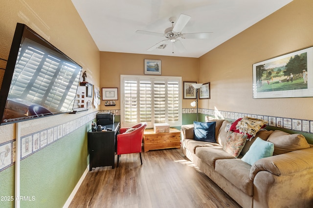 4674 E Alfalfa Dr, Gilbert, AZ 85298 - living area featuring visible vents, wood finished floors, a ceiling fan, and baseboards