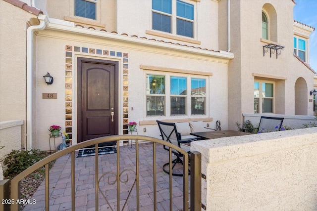 view of exterior entry featuring stucco siding