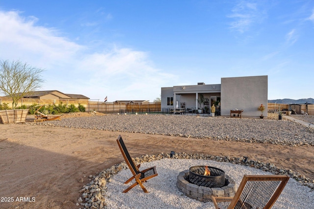 view of yard featuring fence and an outdoor fire pit