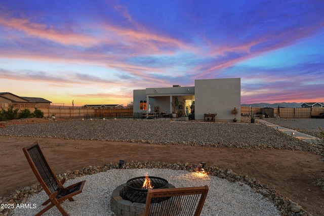 view of yard featuring a fenced backyard and a fire pit