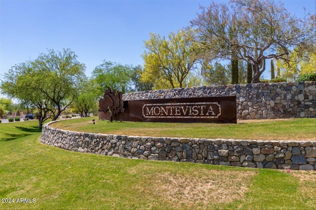 community / neighborhood sign featuring a lawn