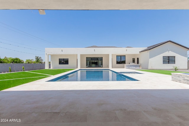 view of pool featuring a yard, a hot tub, and a patio area