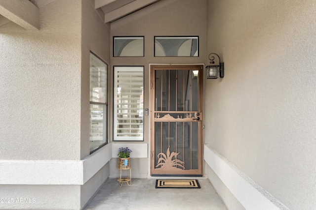 view of exterior entry featuring stucco siding