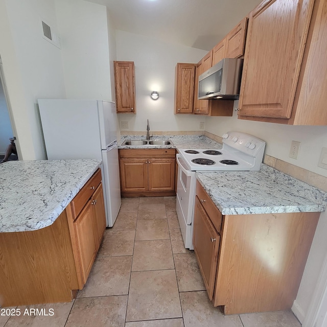 3645 N 69th Ave Unit 99, Phoenix, AZ 85033 - kitchen with white appliances and lofted ceiling