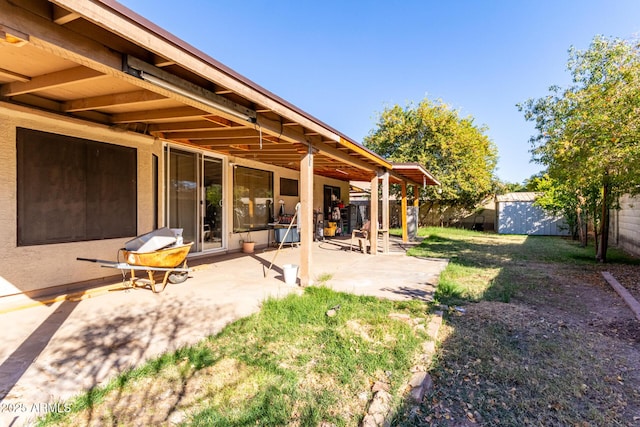 view of yard featuring a patio