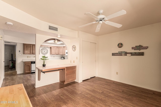 2105 S Zinnia Ave Unit 468, Mesa, AZ 85209 - kitchen featuring dark wood-type flooring, light countertops, and ceiling fan