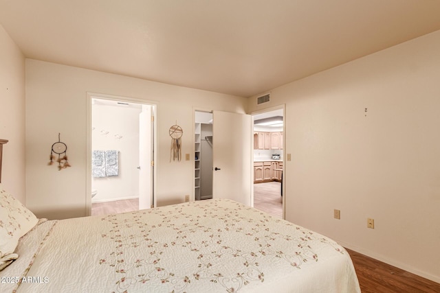 2105 S Zinnia Ave Unit 468, Mesa, AZ 85209 - bedroom with wood finished floors, ensuite bathroom, and a spacious closet