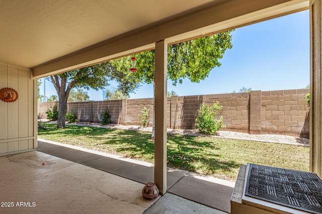 2105 S Zinnia Ave Unit 468, Mesa, AZ 85209 - fenced backyard with a patio area