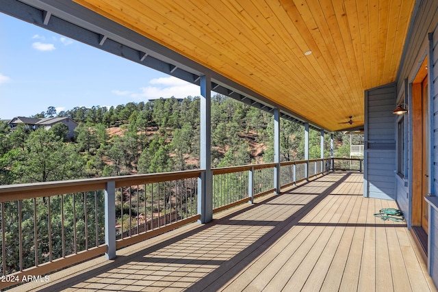 deck with ceiling fan