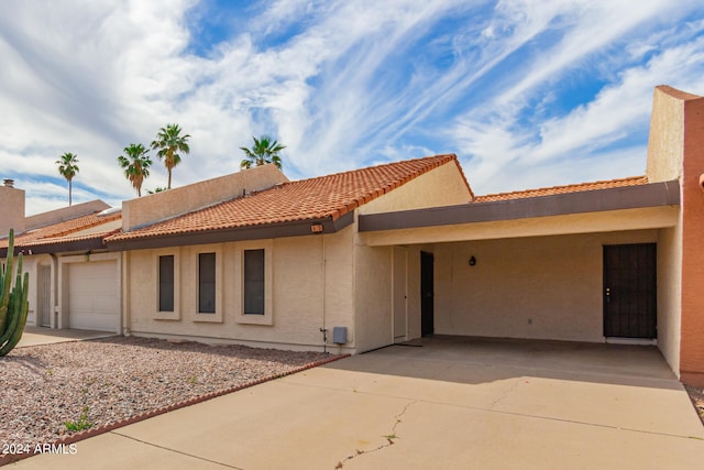 view of front facade with a garage