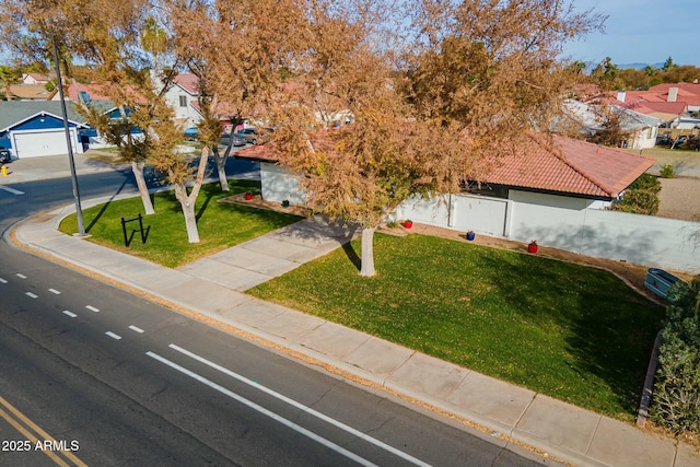 view of front of home featuring a front lawn