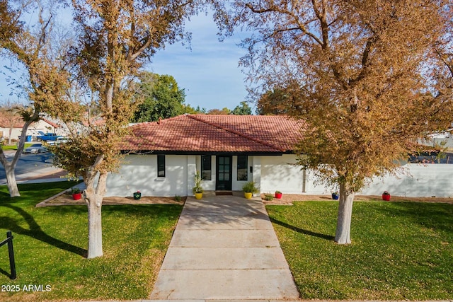 view of front of house with a front lawn