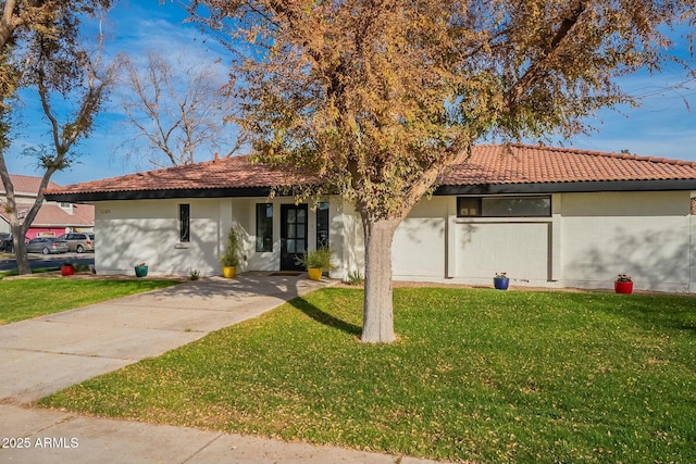 view of front of home featuring a front yard