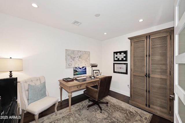 home office featuring recessed lighting, wood finished floors, visible vents, and baseboards