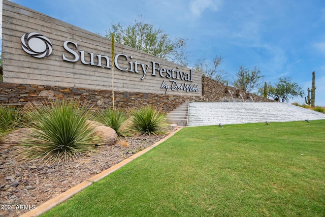 community sign with a lawn