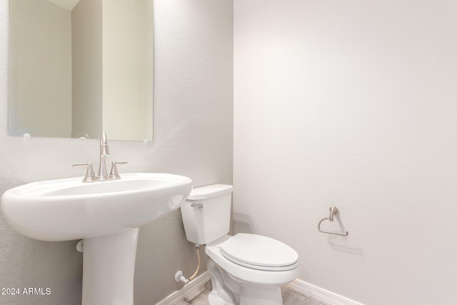 bathroom featuring toilet and sink