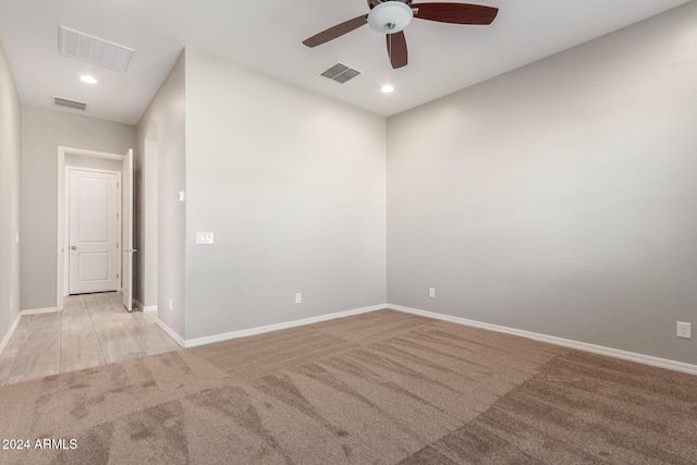 unfurnished room with light carpet and ceiling fan