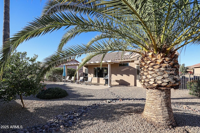 view of yard featuring a patio