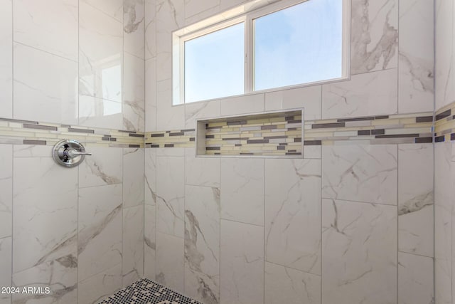 bathroom featuring tiled shower