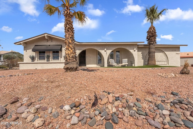 view of front of property featuring stucco siding