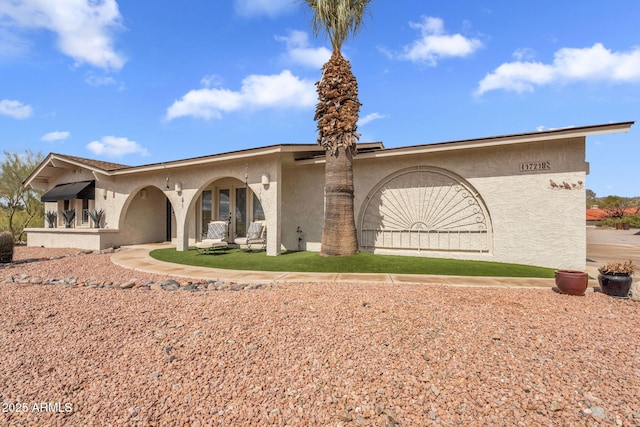 view of front of property featuring stucco siding