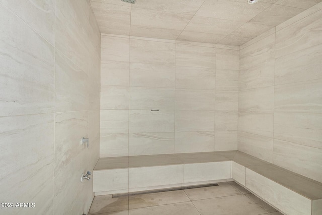 full bath featuring a tile shower