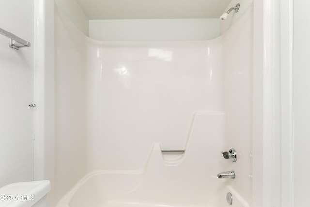 bathroom with shower / bathtub combination