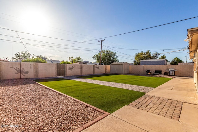 4408 N 29th Ave, Phoenix, AZ 85017 - view of yard with a patio