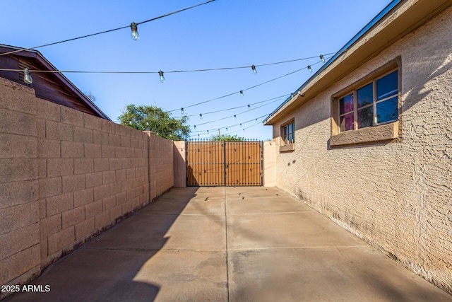 4408 N 29th Ave, Phoenix, AZ 85017 - view of patio / terrace with a gate