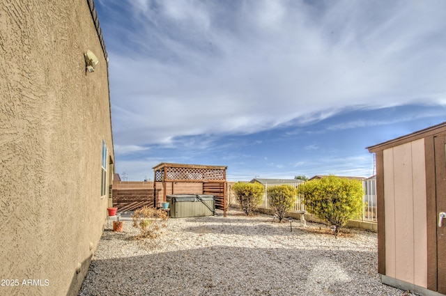 view of yard featuring fence and a hot tub