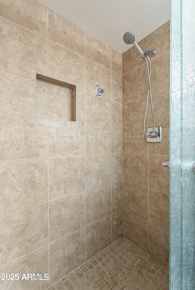 full bathroom featuring tiled shower