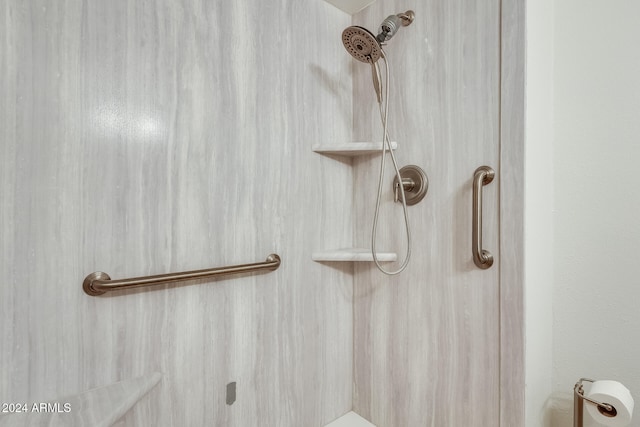 details featuring a tile shower