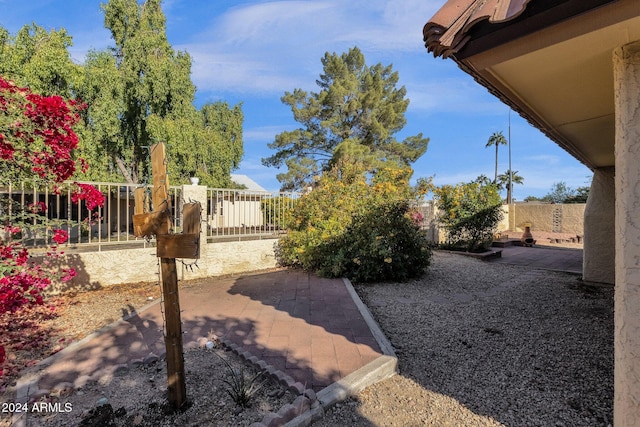 view of yard featuring a patio