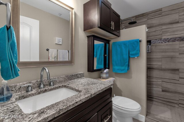 15019 N Mayflower Dr, Fountain Hills, AZ 85268 - bathroom with vanity, a tile shower, and toilet
