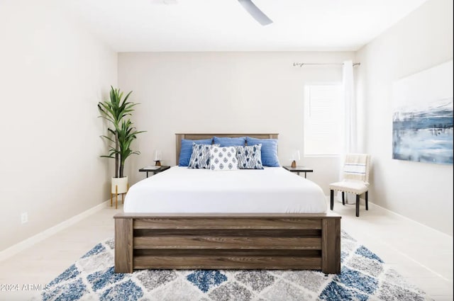 bedroom with ceiling fan